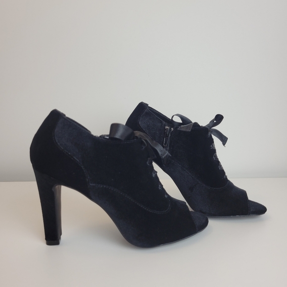 Black velvet heel satin laces coquette nwot - Picture 2 of 13
